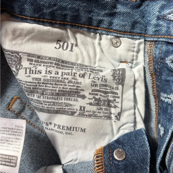 NWT 501 Levi's Straight Jeans Classic Style.      Sz 28 x 32. - Picture 4 of 5